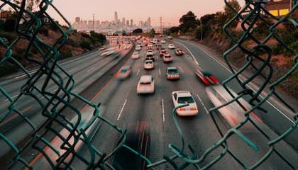 九游官网APP-自动驾驶科技加入F1赛场引发热议，自动驾驶大赛第一名