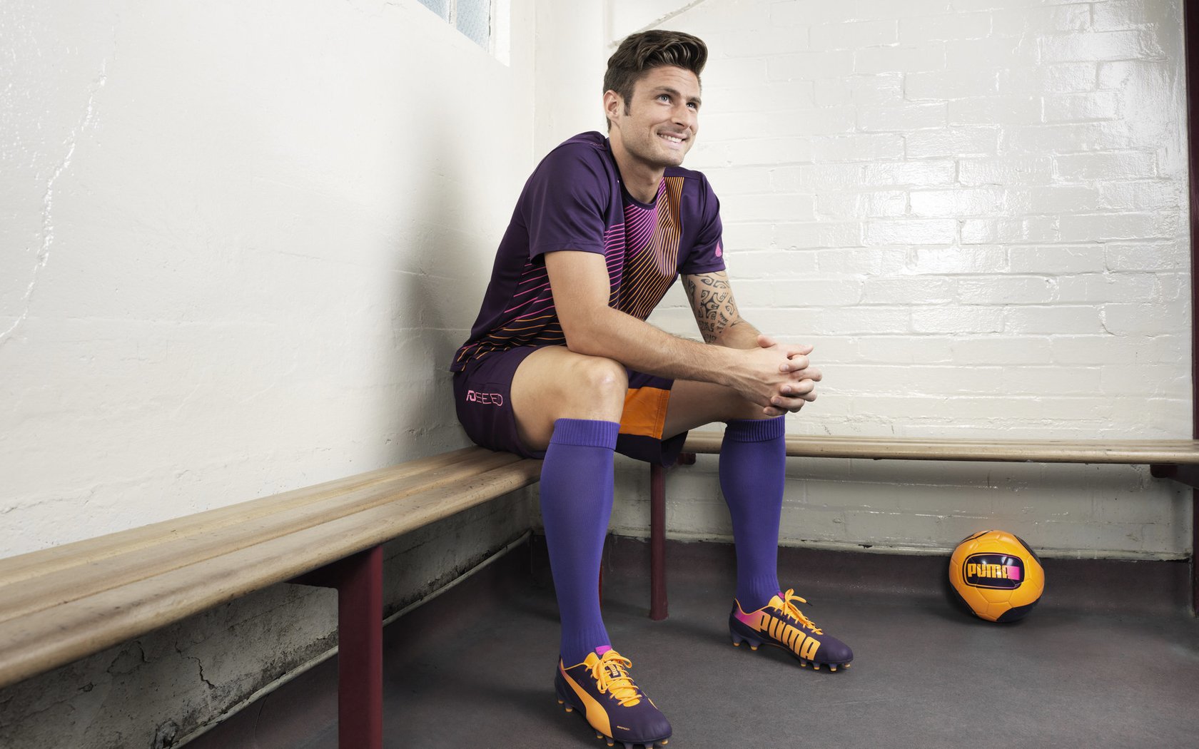 巴西女足在奥运会小组赛中与加拿大队激战，巴西女足对战加拿大女足